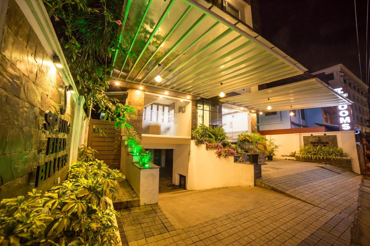 Spring Field Billets Hotel Kochi Exterior foto